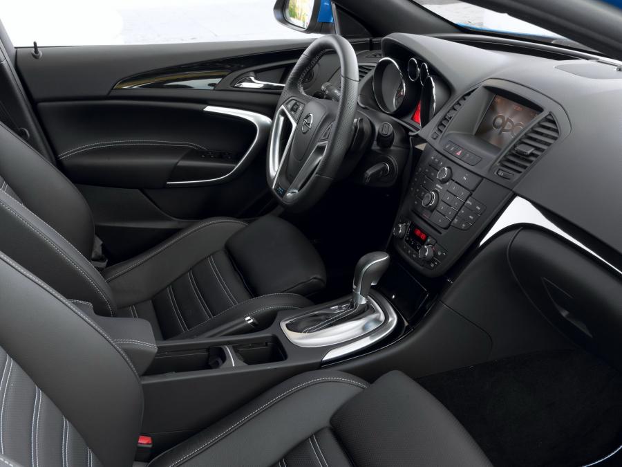 Интерьер Opel Insignia OPC 2009 года  (фото 8 из 57)